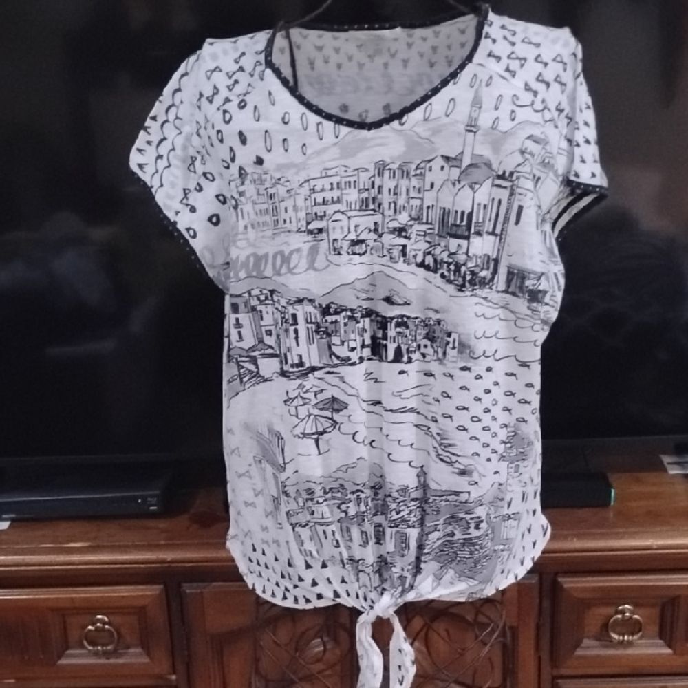 Scenic Print Women's Blouse - Black and White